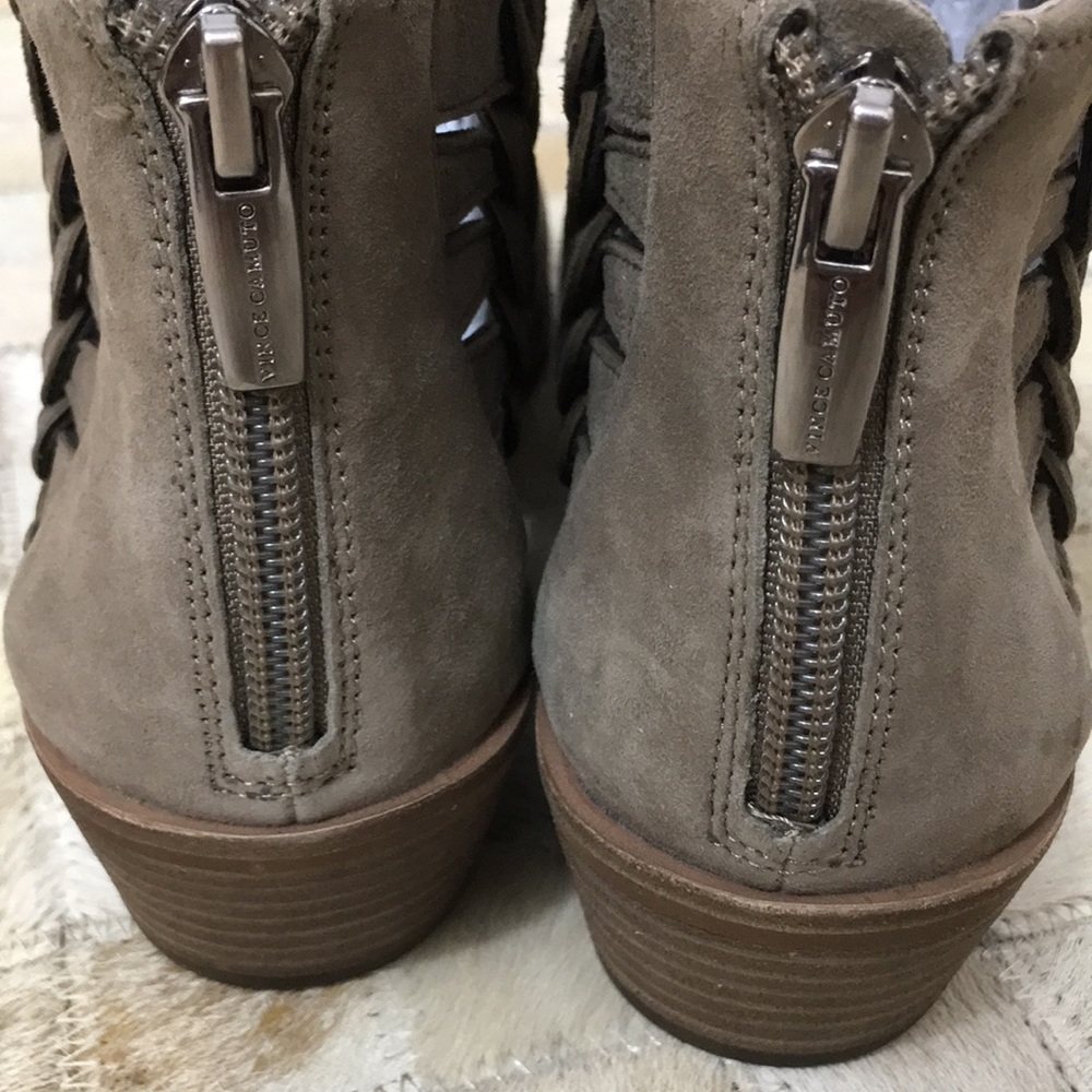 VINCE CAMUTO Prestetta Bootie - Picture 4 of 8